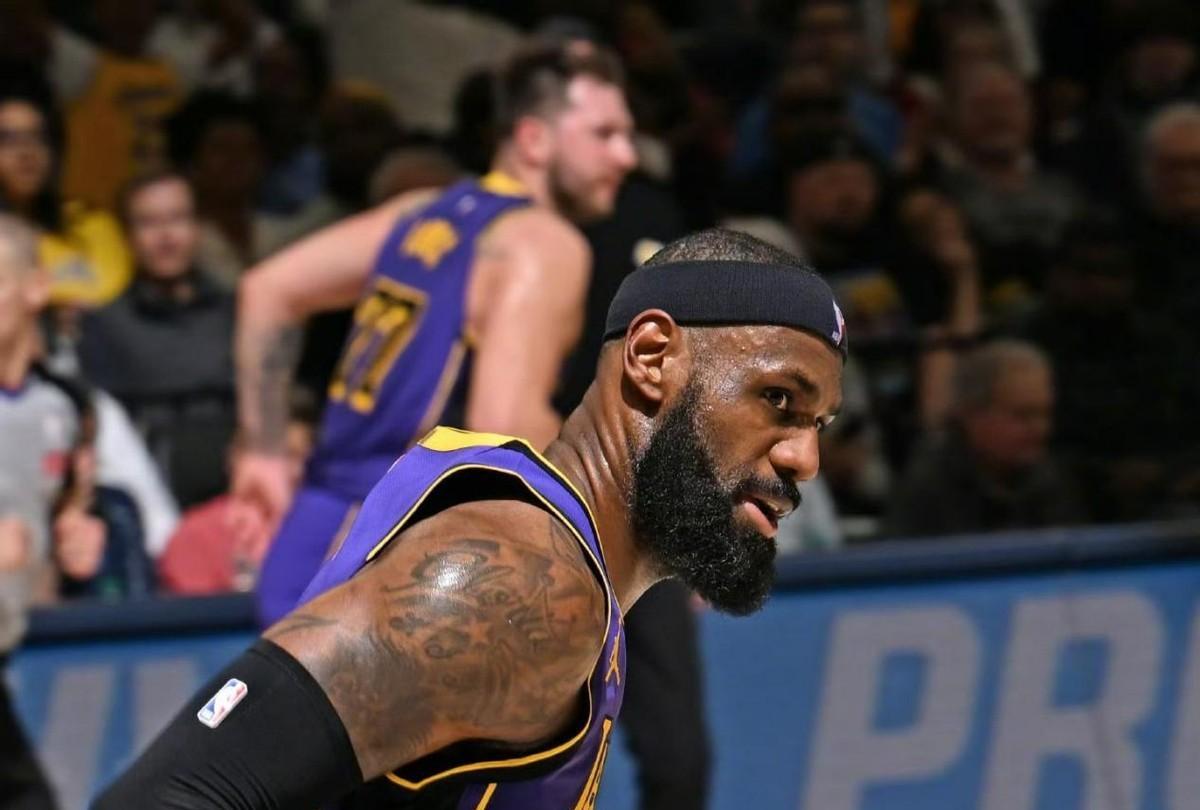 湖人球星三分绝杀，全场观众热烈欢呼，然后来自今天.